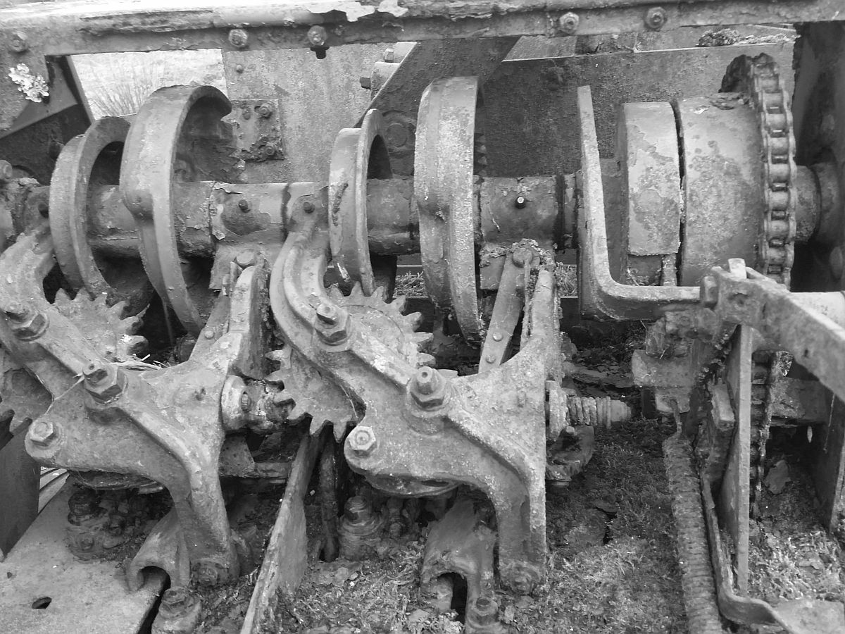 greyscale-baler-workings