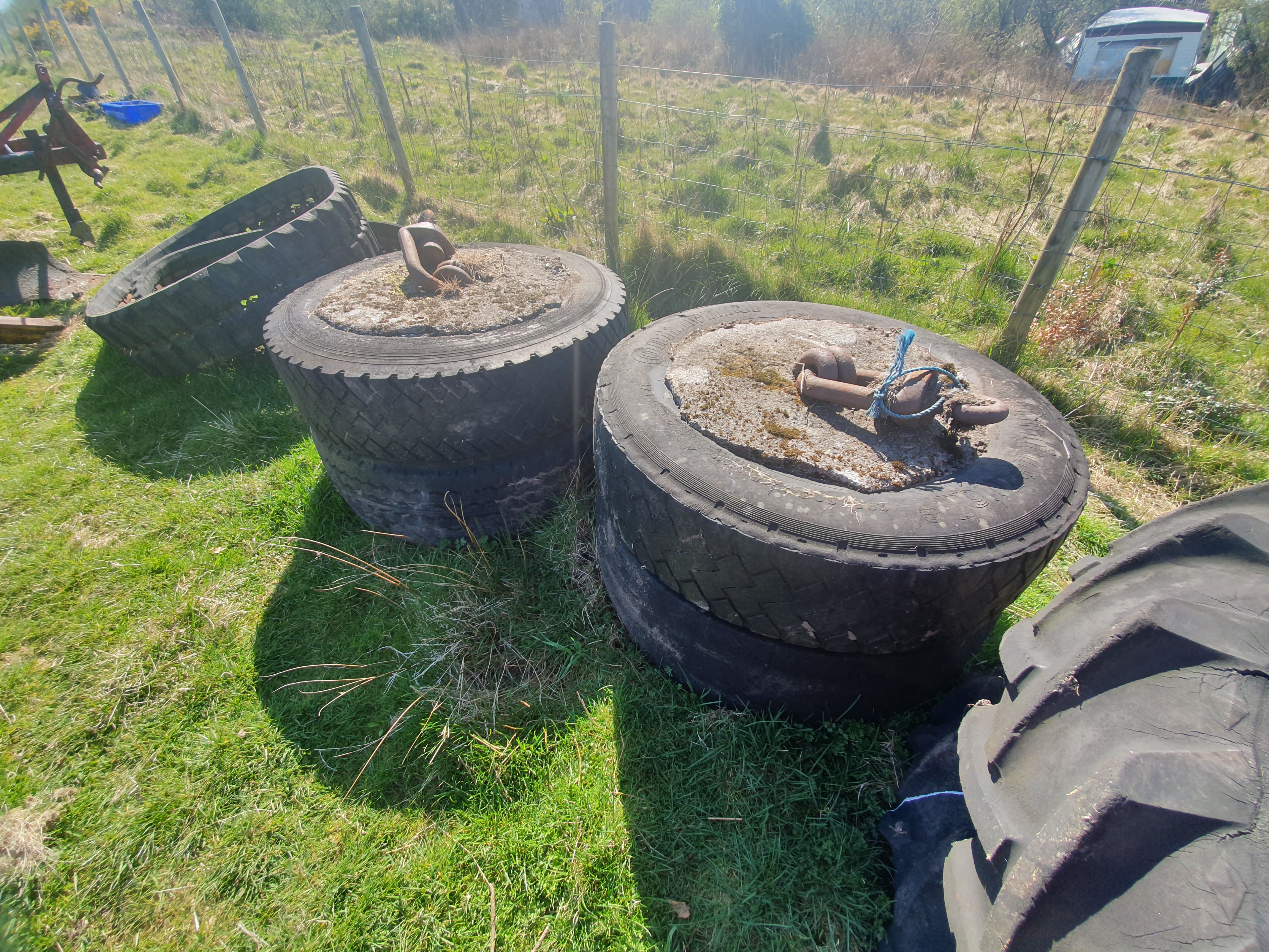 moorings-tyres-chain-concrete
